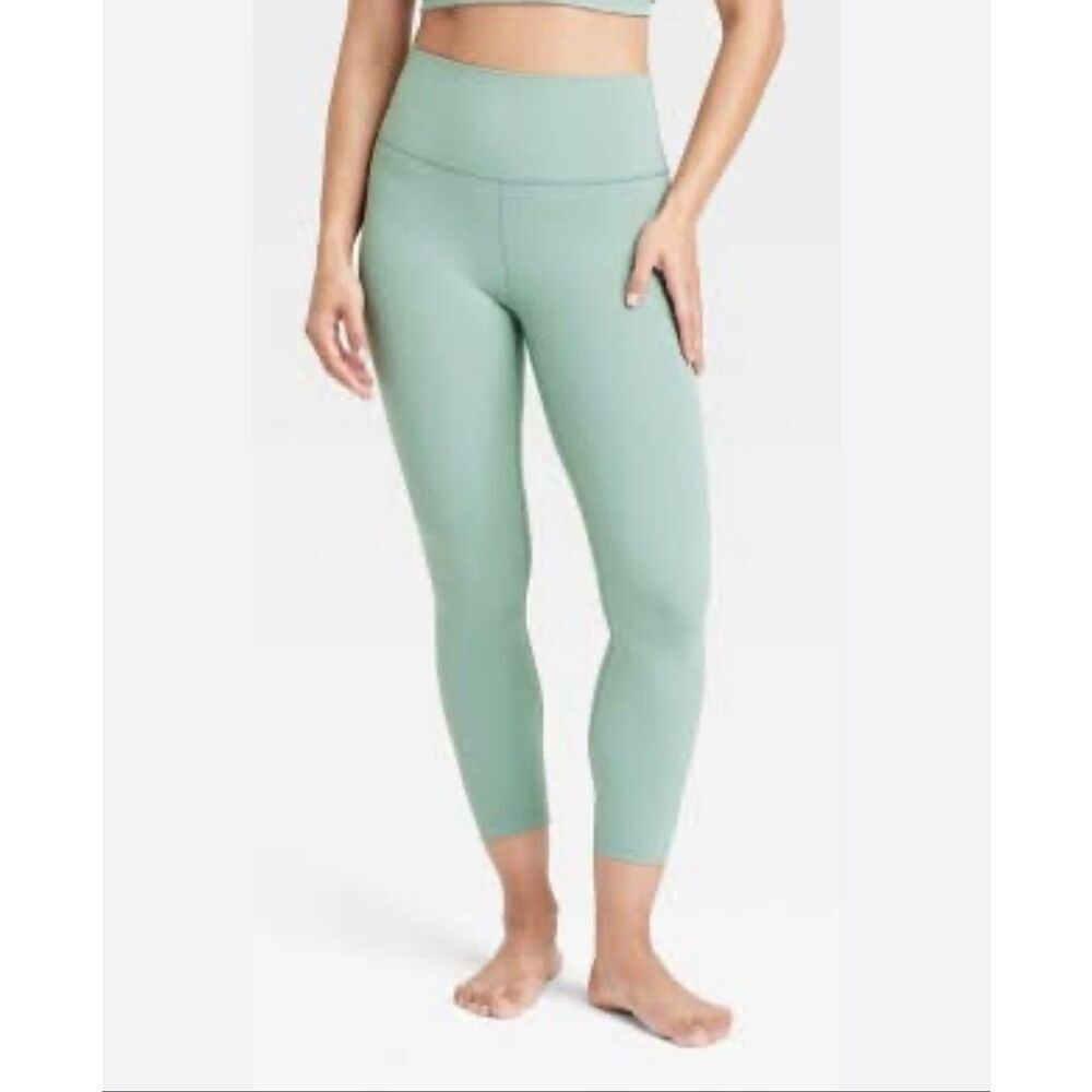 🌸 All in Motion Sage Green Ultra Soft Knit Leggings Size Small New